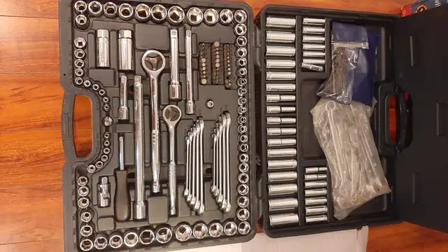 Mastercraft Universal Socket and Wrench Set in Hand Tools in Mississauga / Peel Region - Image 3