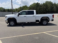 Built to handle hard work with confidence, this used 2023 GMC Sierra 2500 HD Pro Crew Cab 6.5' box 4... (image 1)