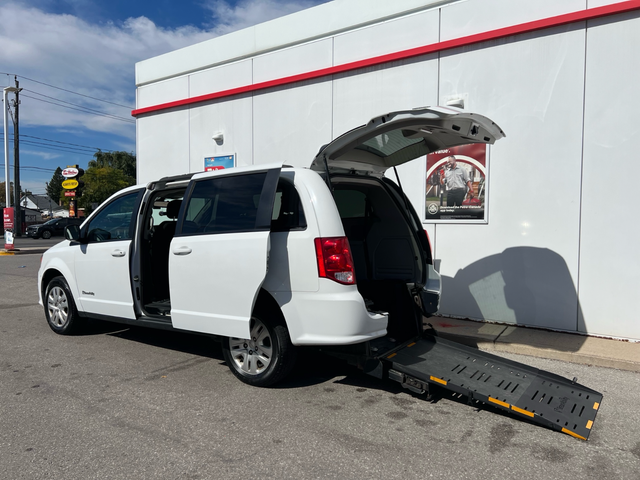 2020 Dodge Grand Caravan SXT-WHEELCHAIR ACCESSIBLE VAN-ONLY 52KM
