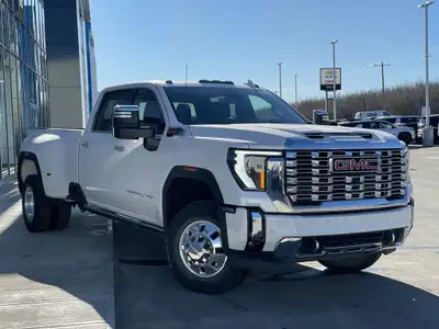 AMVIC Licensed Dealer Towing & Trailering Package | Heated Front Seats & Steering Wheel | 12.3 Drive...
