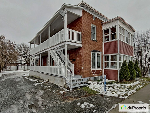 $529,000 - Triplex for sale in Magog — photo 1