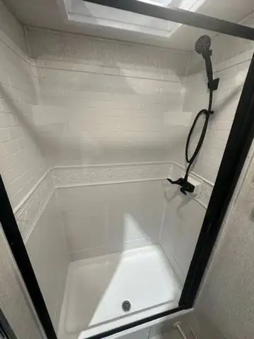 2025 East To West 2475BH in Travel Trailers & Campers in Winnipeg - Image 26