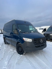 Blue exterior with a sleek black interior. This vehicle has 120,218 km and comes with a 6-month bump... (image 1)