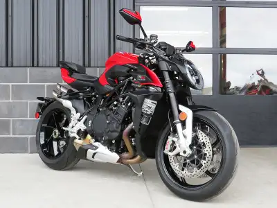 Finance from $131 bi-weekly with optional warranty coverage for 4 years!* Click "Get Financing" to s...