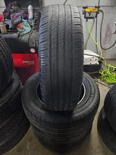 Good set of GT Radial Touring A/S all season tires. 225/65/17 6.5/32nd tread remaining #3874