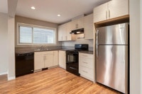 Amenities: Great Location • Close to Mountains • In-Suite Laundry Suite & Building: Three-bedroom su... (image 2)