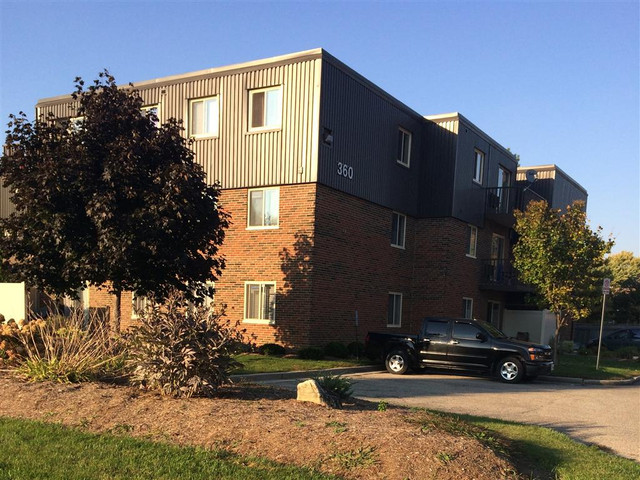 Newly renovated suites in the Heart of Chatham - Colonial Court  in Long Term Rentals in Chatham-Kent - Image 2