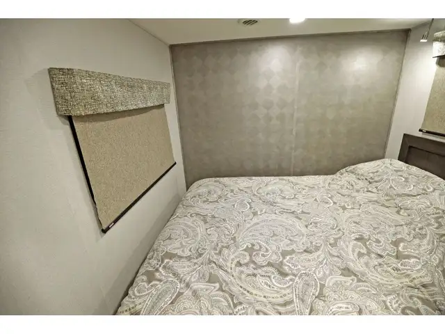 2021 Forest River Sunseeker Forester 2380 B+ DIESEL Full paint in RVs & Motorhomes in Laval / North Shore - Image 18