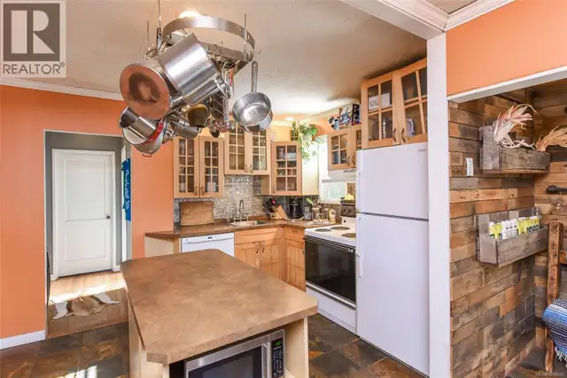 2767 Ulverston Ave Cumberland, British Columbia in Houses for Sale in Comox / Courtenay / Cumberland - Image 20