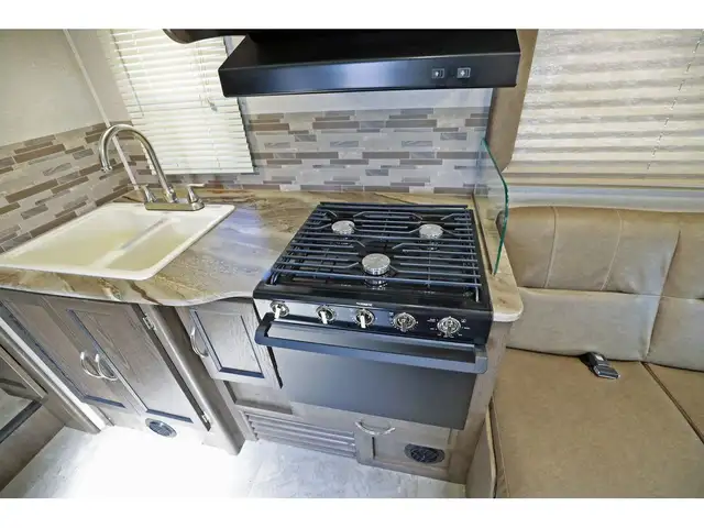 2020 Coachmen Freelander 26DS 1 extension Classe C 27 pieds in RVs & Motorhomes in Laval / North Shore - Image 9