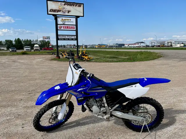 2021 Yamaha YZ125 2 Stroke Dirt Bike FINANCING AVAILABLE!! in Dirt Bikes & Motocross in Saskatoon - Image 2