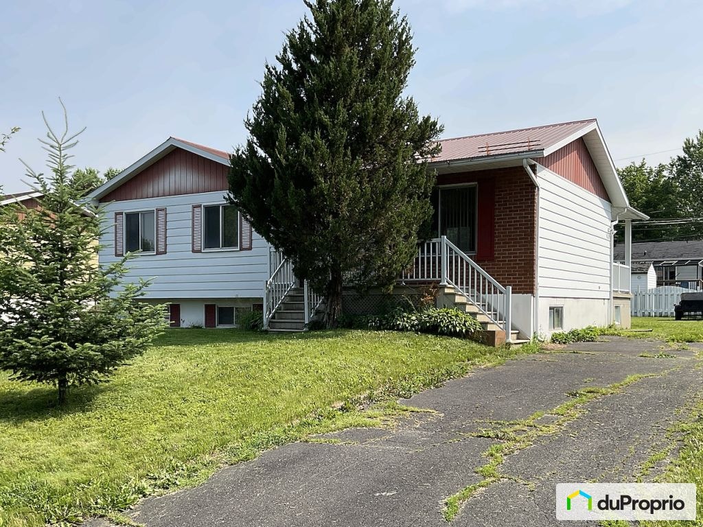 $550,000 - Bungalow for sale in Ste-Julie — photo 1