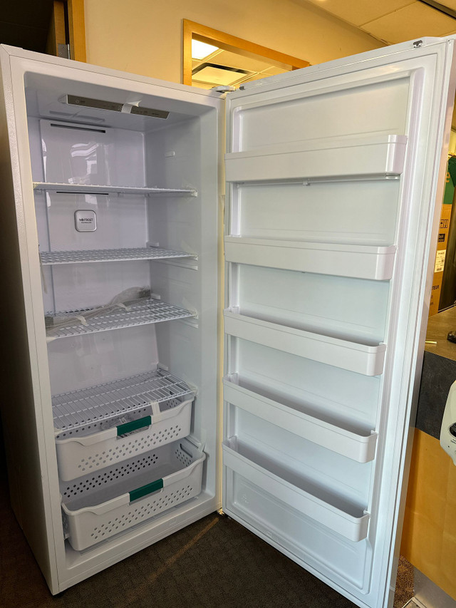 with warranty / Hisense FV21C7HWE 21 cu.ft. Upright freezer in Refrigerators in Calgary