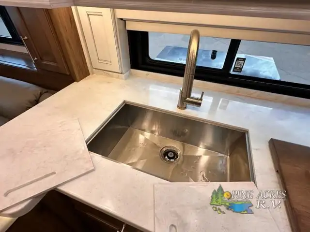 2022 Entegra Coach Aspire 44W 450 h.p. Diesel 11 K Miles in RVs & Motorhomes in Moncton - Image 22