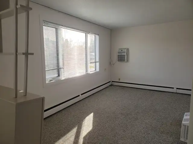 Bachelor Unit - Available October 1st63672036823683123