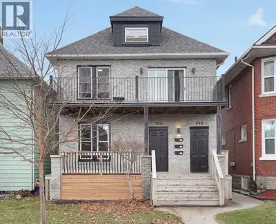 Step into this beautifully renovated 2-bed, 1-bath unit steps of one of Windsor’s most iconic neighb...