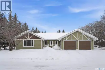 Welcome to this stunning show-stopper in the charming community of Hepburn—just 30 minutes from Sask...