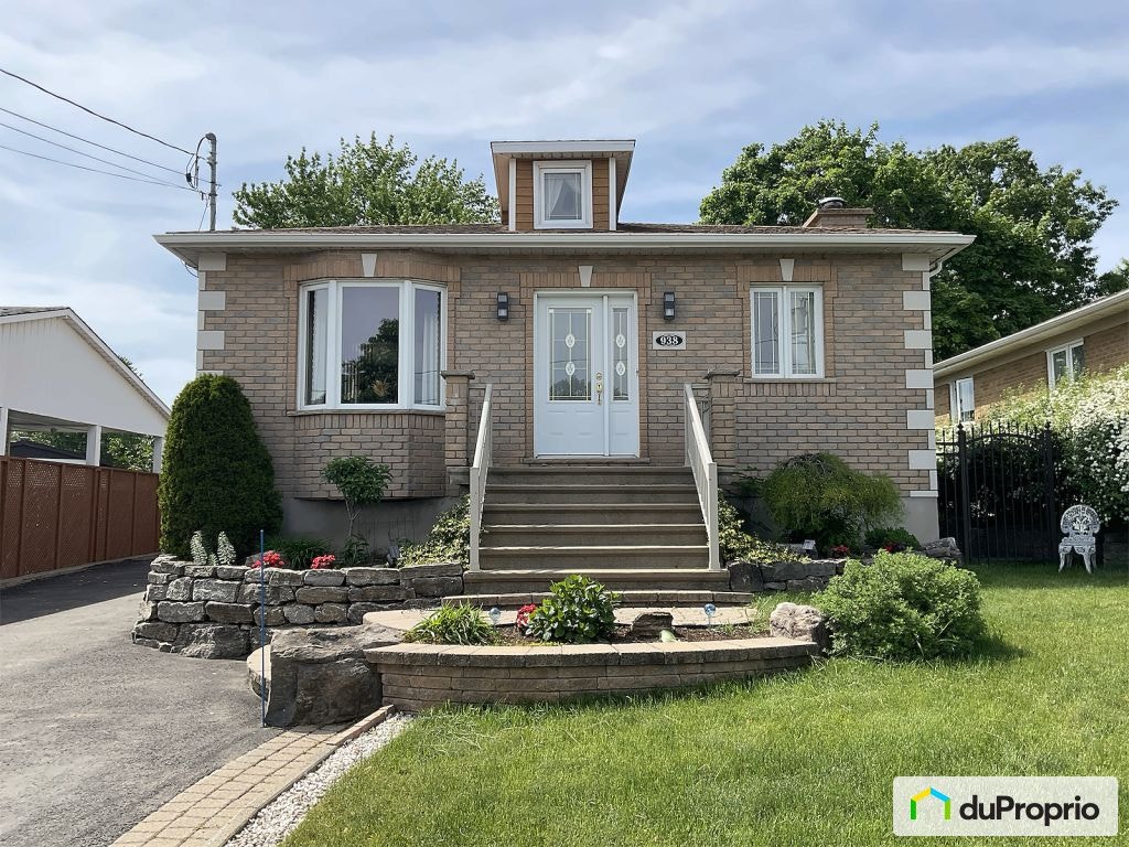 $685,000 - Bungalow for sale in Terrebonne (Lachenaie) — photo 1