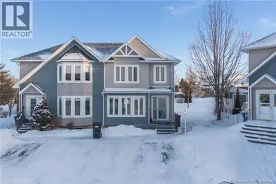 Simplify your lifestyle with this semi-detached home located in the heart of Bathurst. Situated in a...