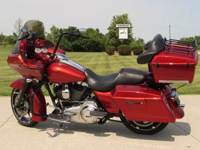 2013 Harley-Davidson FLTRX Road Glide Custom in Sport Touring in Leamington - Image 4