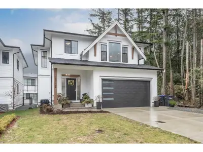 2 bedroom, 1 bathroom, lower unit for rent. 1 Year lease. Tenant(s) responsible for 30% utilities (F...
