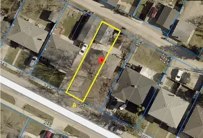 3F//Winnipeg/Calling all builders! Rarely offered 25X101 foot lot in the heart of North Kildonan. So...