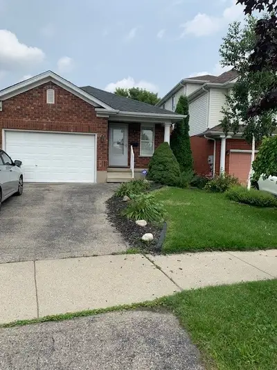 About Bright and spacious 4 bedroom 2.5 bathroom single detached home available in desirable South E...