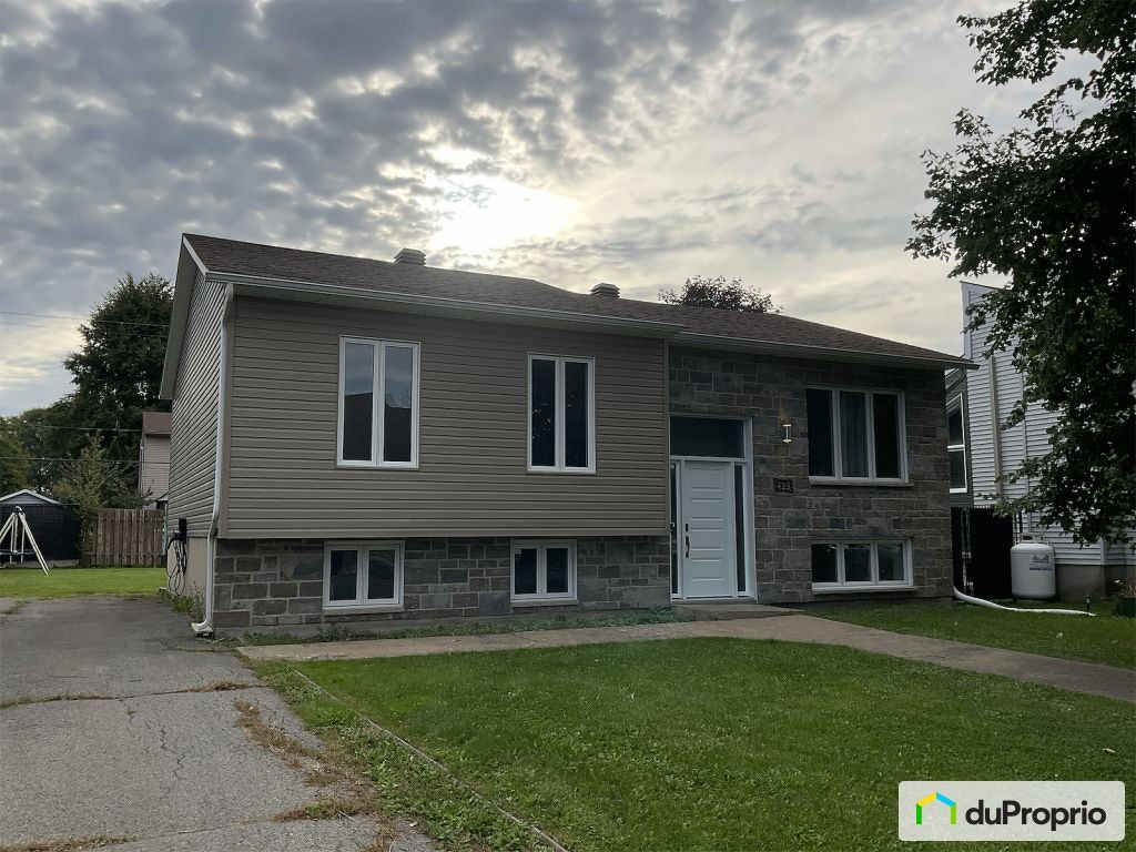 $635,000 - Bungalow for sale in Terrebonne (Lachenaie) — photo 1