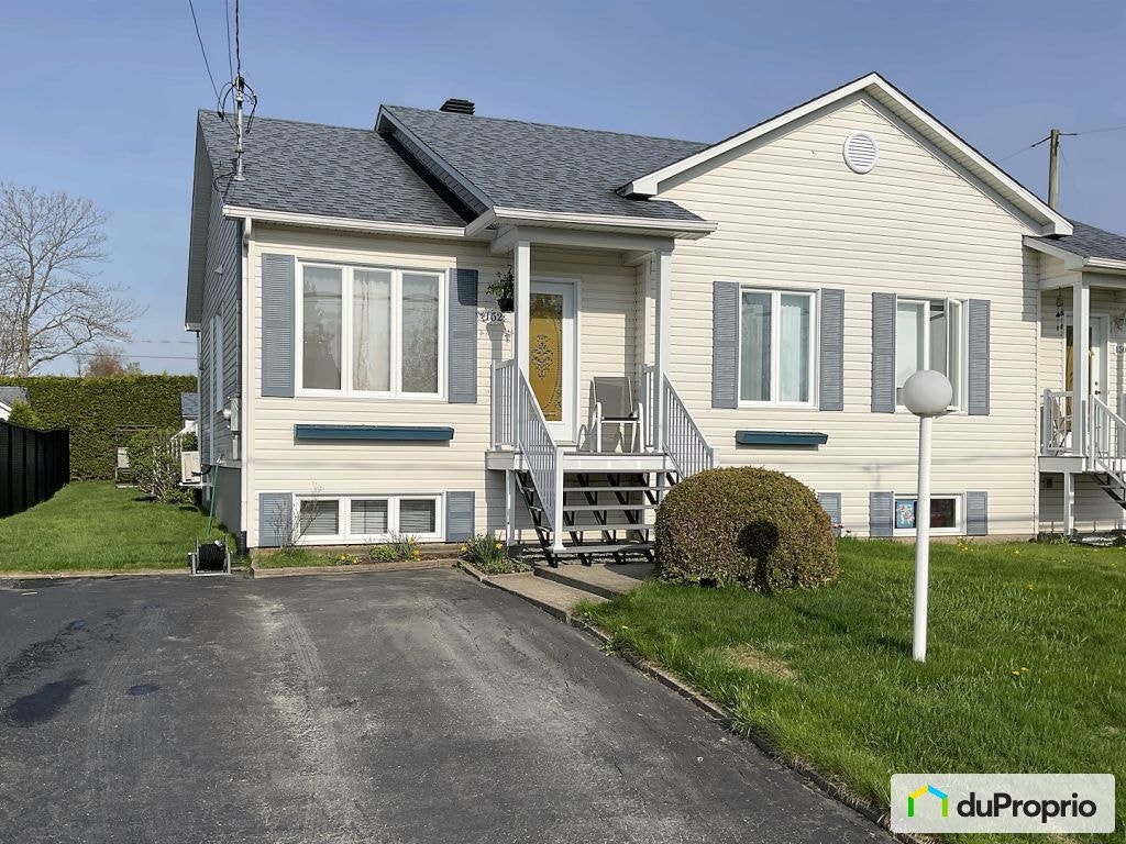 $374,900 - Semi-detached in Sherbrooke (St-Élie-d'Orford) — photo 1