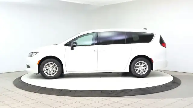 2026 Chrysler Grand Caravan in Cars & Trucks in Lethbridge - Image 3