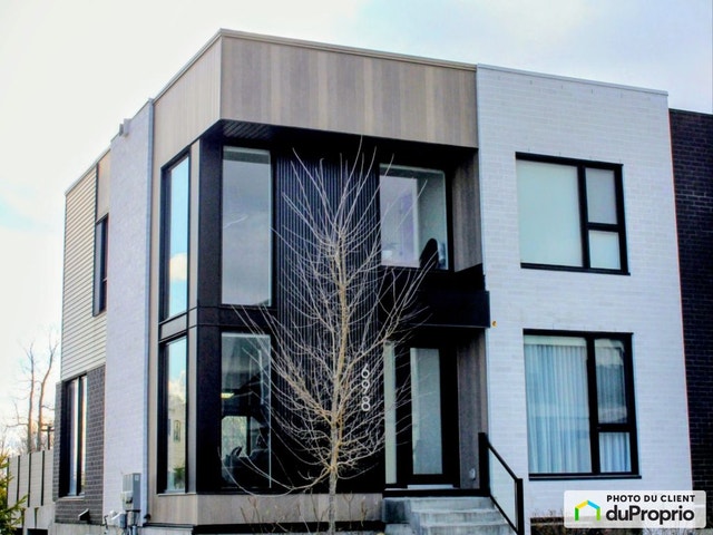 $899,000 - 2 Storey for sale in Ste-Julie — photo 1