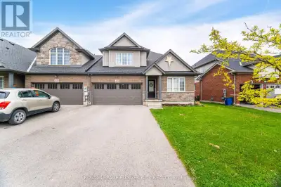 ''GORGEOUS LAYOUT" Spacious neat and clean just like new 2150 Sq Ft 2 garage 3 bedrooms plus open tp...