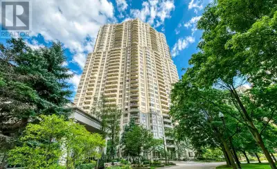 Modern Living at it's finest in the Heart of Mississauga. Step into this bright and inviting 2-bedro...