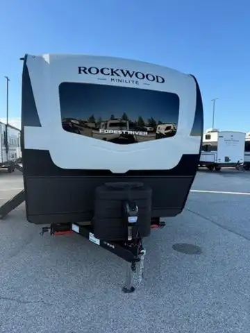 This rear dinette floorplan is a very popular couples option. Loaded with features, like a 200w sola...