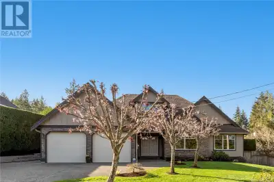 Executive Rancher in Qualicum Woods! This immaculate 1,992 sqft home is just a short walk to schools...