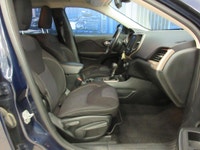 JEEP CHEROKEE 2015 NORTH EDITION V6 3.2L 4X4 TOUT ÉQUIPÉ / INTÉRIEUR EN TISSUS CHAUFFANT / VOLANT CH... (image 9)