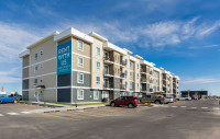 Horizon View is a rental apartment community conveniently located in the Park Meadows neighbourhood... (image 1)