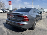 Drive with confidence and embrace every journey in this remarkable 2020 Volvo S60 Momentum. Boasting... (image 5)