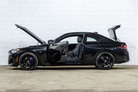 *English below* *Français:* Cette BMW M240i xDrive Coupé 2022 affichant 42 152 km, provenant d'un se... (image 4)