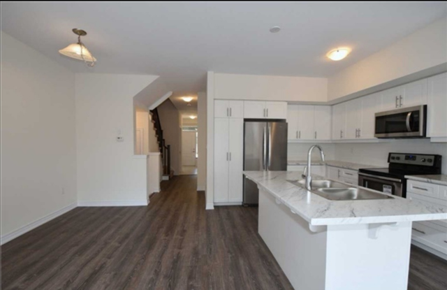 Townhouse for rent in summit park  stoney creek in Long Term Rentals in Hamilton - Image 3