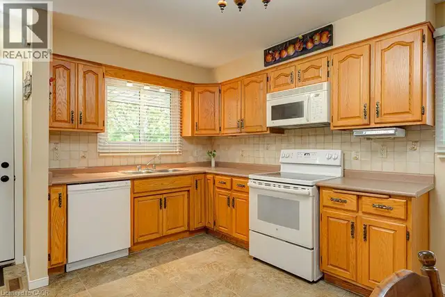 210 SHELLEY Drive Kitchener, Ontario in Houses for Sale in Kitchener / Waterloo - Image 5