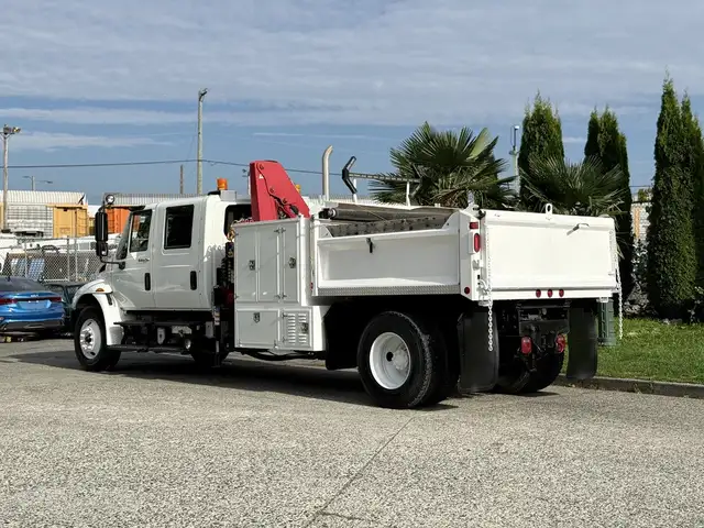 2008 International DuraStar 4300 with Amco Veba Crane and 8 Foot in Heavy Trucks in Regina - Image 8