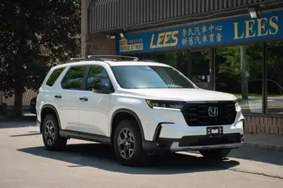 2025 Honda Pilot Trailsport AWD Honda Pilot SUV. Spacious 3-row SUV that seats up to 7 people. Power...
