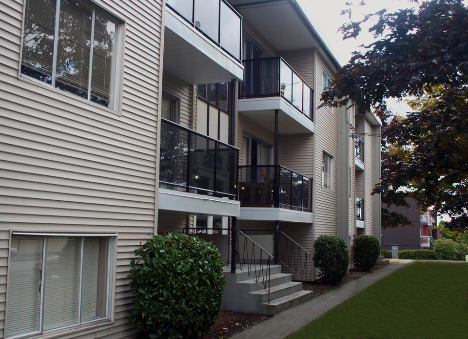 Surrey Central Apartment For Rent | Hillside Place in Long Term Rentals in Delta/Surrey/Langley