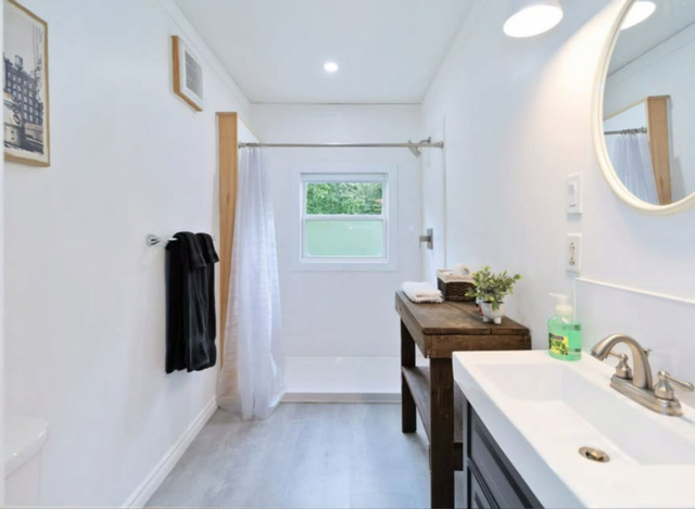 27 Crooked Lake - Stunning Lakefront Home for Rent - Short Term  in Long Term Rentals in Bridgewater - Image 19