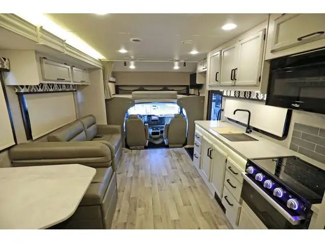 2022 Jayco Greyhawk 29MV Classe C VR/RV Crics Hydrauliques + Sol in RVs & Motorhomes in Laval / North Shore - Image 9