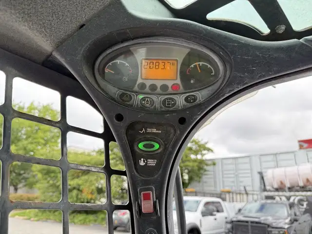 2017 Bobcat T740 Skid Loader in Heavy Trucks in Regina - Image 30