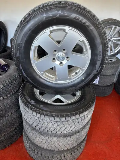 255-70-18 BRIDGESTONE BLIZZAK USURE ENTRE 10 ET 11/32, KIT DE 4 MAGS D'ORIGINE PROVIENT D'UN 2013 BE...