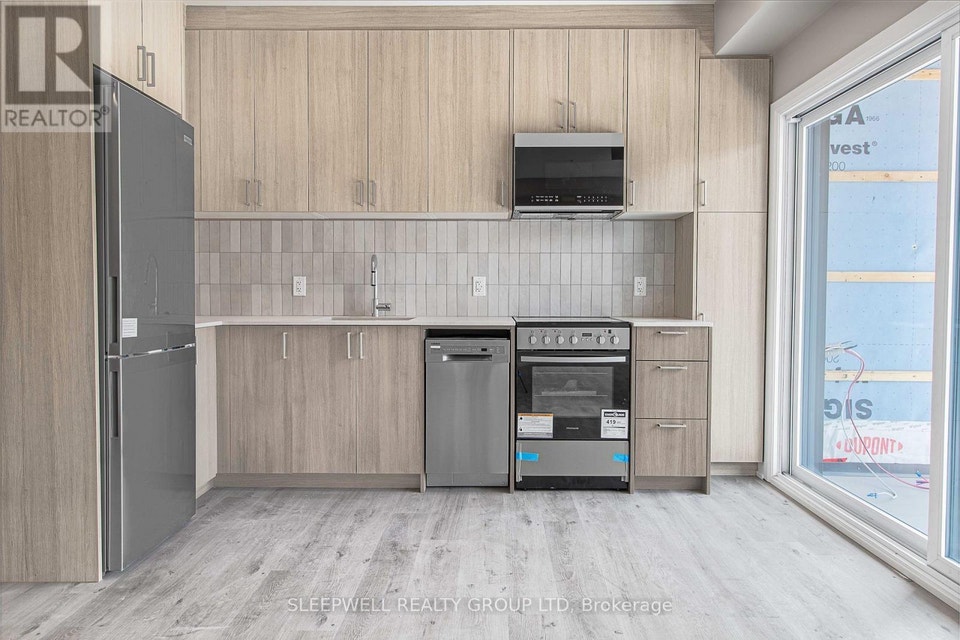 303 - 370 CAMBRIDGE STREET N Ottawa, Ontario 3