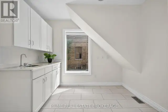 MAIN - 281 OXFORD STREET E London East (East F), Ontario in Commercial & Office Space for Rent in London - Image 12